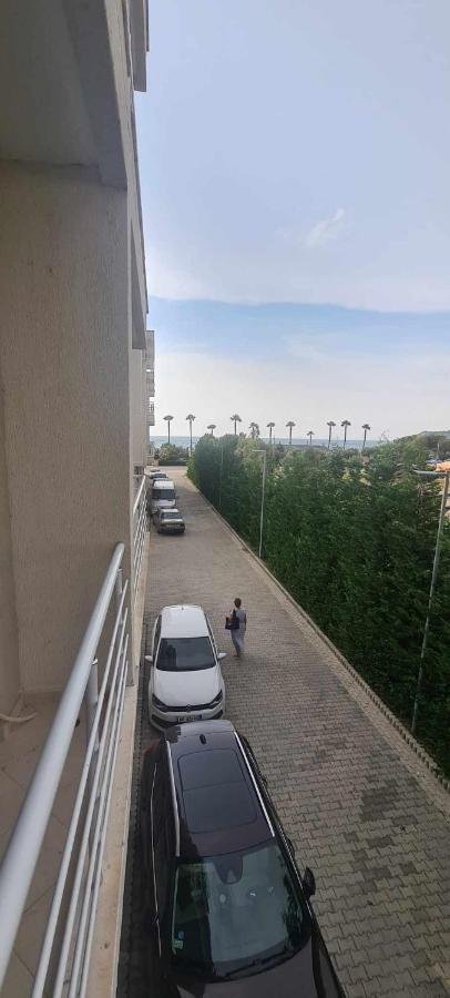 Sea Side Radhime Apartament *