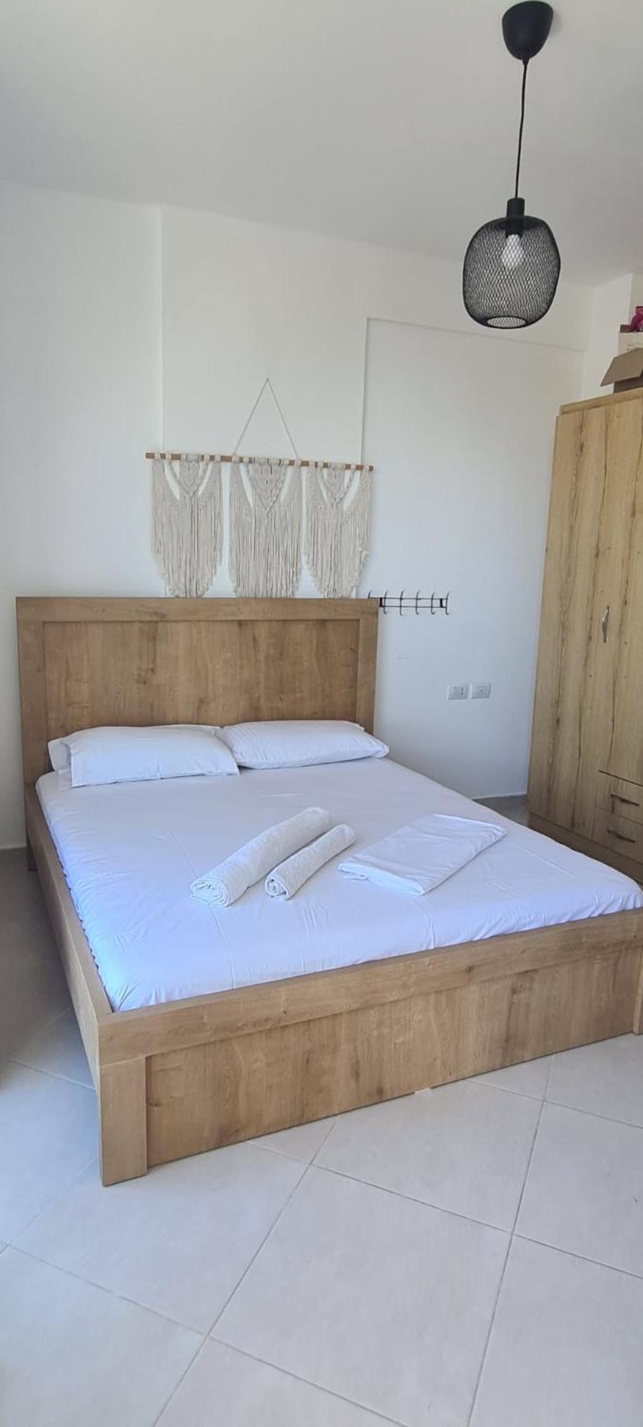 Sea Side Radhime Apartament *