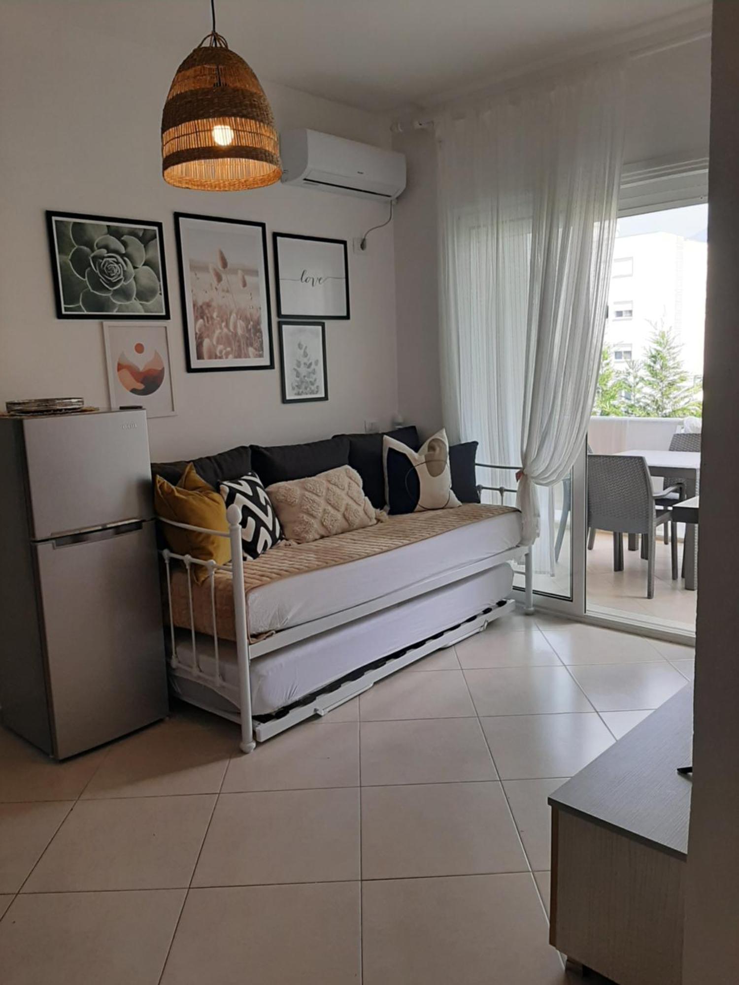 Sea Side Radhime Apartament *